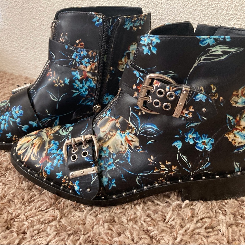 Gianni Bini black floral booties